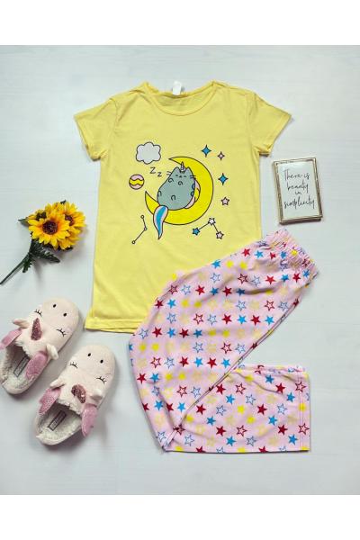 Pijama dama ieftina bumbac cu pantaloni lungi roz si tricou galben cu imprimeu Luna