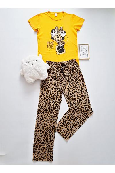 Pijama dama ieftina bumbac lunga cu pantaloni lungi maro animal print si tricou galben cu imprimeu MM inimioara