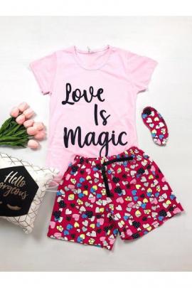Pijama dama ieftina bumbac cu tricou roz si pantaloni scurti colorati cu imprimeu Love is Magic