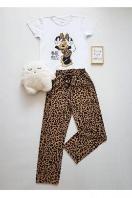 https://www.just4girls.ro/pijama-dama-ieftina-bumbac-lunga-cu-pantaloni-lungi-maro-animal-print-si-tricou-alb-cu-imprimeu-mm-inimioara-106009.html
