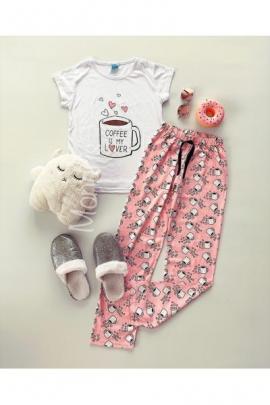 Pijama dama ieftina primavara-vara cu tricou alb si pantaloni roz cu imprimeu Coffee is my Lover